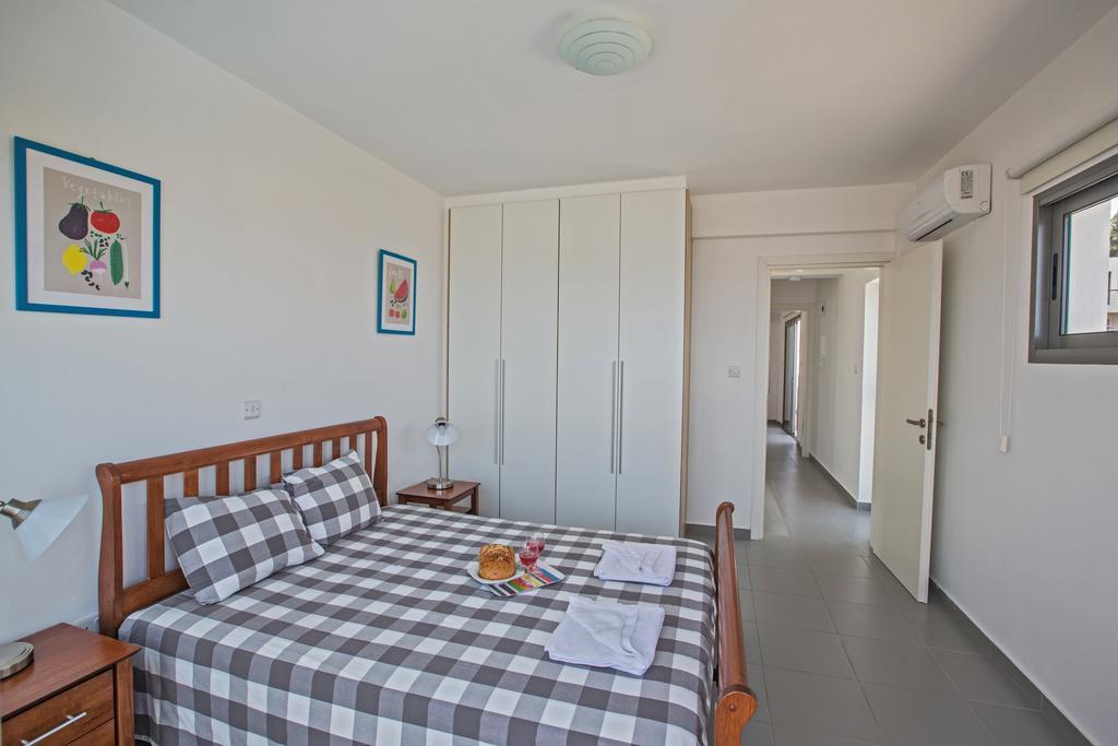 Jenny Villa 23 Polis Room photo